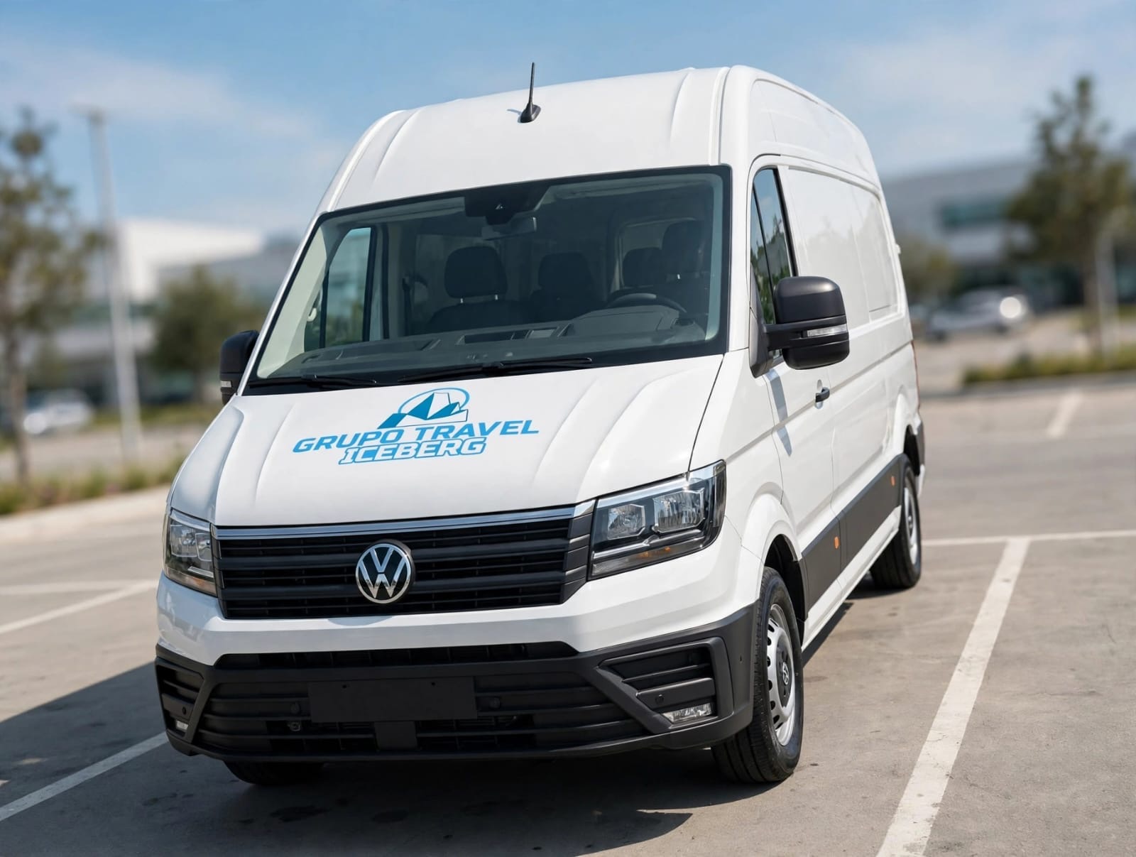 Unidad VW Crafter con logotipo Grupo Travel Iceberg